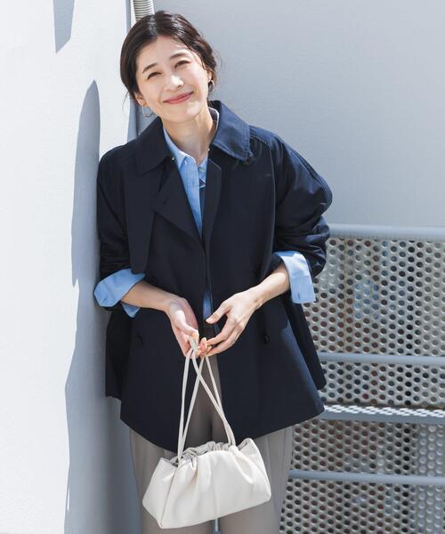 URBAN RESEARCH DOORS（アーバンリサーチドアーズ）の「撥水ショートトレンチ | トレンチコート/ショートコート/春アウター/ライトアウター/はっ水/通勤（トレンチコート・レディース・ライトベージュ/ネイビー・FREE）」の13枚目の写真