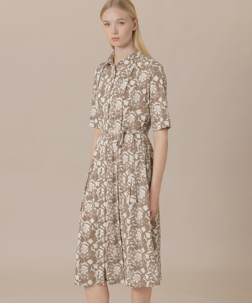 MACKINTOSH LONDON(マッキントッシュ ロンドン)の「【婦人画報4月号掲載】【BIBURY FLOWER】バイブリーフラワースムースワンピース(ワンピース・レディース・ベージュ系その他/ブルー系その他4・38/40/36)」の2枚目の写真