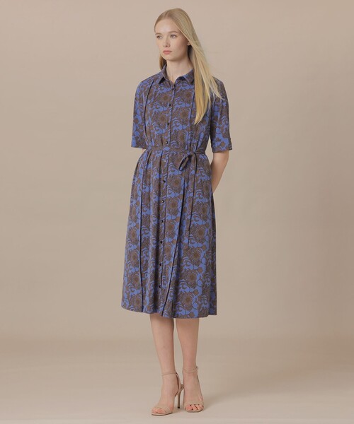 MACKINTOSH LONDON(マッキントッシュ ロンドン)の「【婦人画報4月号掲載】【BIBURY FLOWER】バイブリーフラワースムースワンピース(ワンピース・レディース・ベージュ系その他/ブルー系その他4・38/40/36)」の3枚目の写真