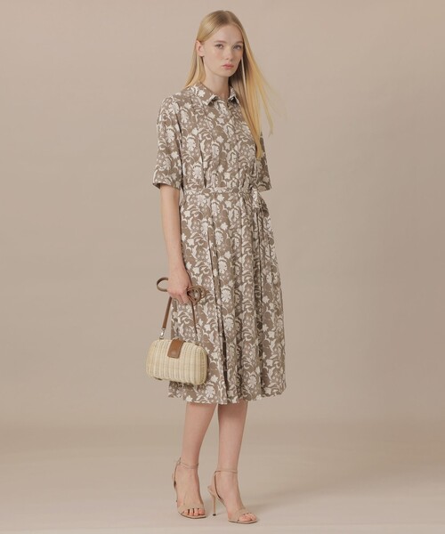 MACKINTOSH LONDON(マッキントッシュ ロンドン)の「【婦人画報4月号掲載】【BIBURY FLOWER】バイブリーフラワースムースワンピース(ワンピース・レディース・ベージュ系その他/ブルー系その他4・38/40/36)」の4枚目の写真