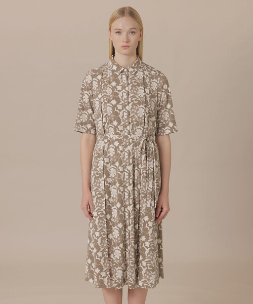 MACKINTOSH LONDON(マッキントッシュ ロンドン)の「【婦人画報4月号掲載】【BIBURY FLOWER】バイブリーフラワースムースワンピース(ワンピース・レディース・ベージュ系その他/ブルー系その他4・38/40/36)」の6枚目の写真