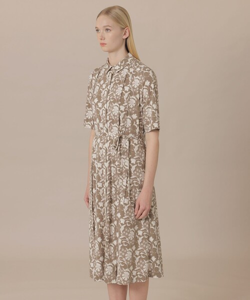 MACKINTOSH LONDON(マッキントッシュ ロンドン)の「【婦人画報4月号掲載】【BIBURY FLOWER】バイブリーフラワースムースワンピース(ワンピース・レディース・ベージュ系その他/ブルー系その他4・38/40/36)」の7枚目の写真