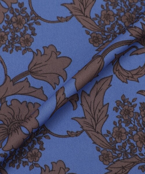 MACKINTOSH LONDON(マッキントッシュ ロンドン)の「【婦人画報4月号掲載】【BIBURY FLOWER】バイブリーフラワースムースワンピース(ワンピース・レディース・ベージュ系その他/ブルー系その他4・38/40/36)」の11枚目の写真