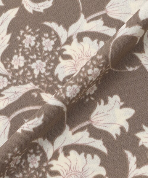 MACKINTOSH LONDON(マッキントッシュ ロンドン)の「【婦人画報4月号掲載】【BIBURY FLOWER】バイブリーフラワースムースワンピース(ワンピース・レディース・ベージュ系その他/ブルー系その他4・38/40/36)」の12枚目の写真