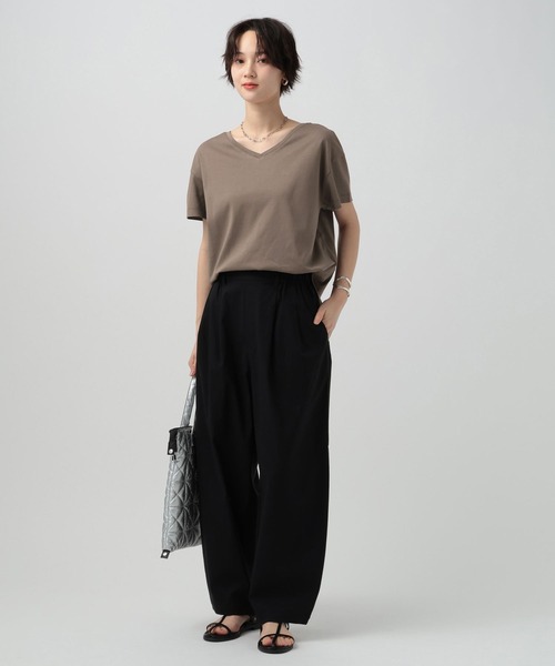 BAYFLOW（ベイフロー）の「[V・Uネックで着られる]シルケット2WAY半袖Tシャツ（Tシャツ/カットソー・レディース・オフホワイト/モカ/ブラック・LARGE/SMALL/MEDIUM）」の6枚目の写真