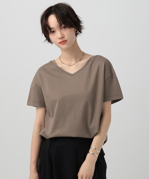 BAYFLOW（ベイフロー）の「[V・Uネックで着られる]シルケット2WAY半袖Tシャツ（Tシャツ/カットソー・レディース・オフホワイト/モカ/ブラック・LARGE/SMALL/MEDIUM）」の8枚目の写真