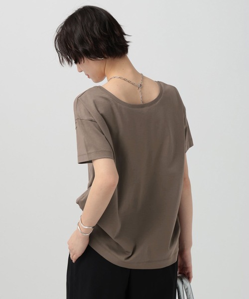 BAYFLOW（ベイフロー）の「[V・Uネックで着られる]シルケット2WAY半袖Tシャツ（Tシャツ/カットソー・レディース・オフホワイト/モカ/ブラック・LARGE/SMALL/MEDIUM）」の9枚目の写真