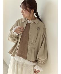 Samansa Mos2（サマンサ モスモス）の「【Cross×Staff】ブローチ付シャツジャケット（ノーカラージャケット）」