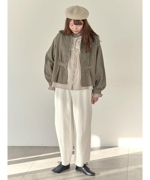 Samansa Mos2（サマンサ モスモス）の「【Cross×Staff】ブローチ付シャツジャケット（ノーカラージャケット・レディース・チャコールグレー/ベージュ/モカ・F）」の4枚目の写真