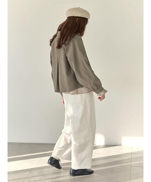 Samansa Mos2（サマンサ モスモス）の「【Cross×Staff】ブローチ付シャツジャケット（ノーカラージャケット・レディース・チャコールグレー/ベージュ/モカ・F）」の7枚目の写真