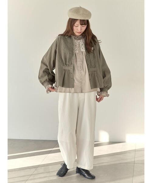 Samansa Mos2（サマンサ モスモス）の「【Cross×Staff】ブローチ付シャツジャケット（ノーカラージャケット・レディース・チャコールグレー/ベージュ/モカ・F）」の9枚目の写真