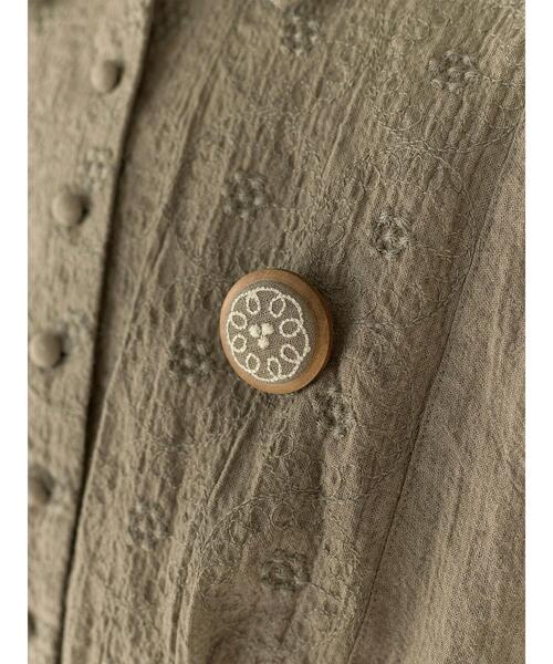 Samansa Mos2（サマンサ モスモス）の「【Cross×Staff】ブローチ付シャツジャケット（ノーカラージャケット・レディース・チャコールグレー/ベージュ/モカ・F）」の14枚目の写真