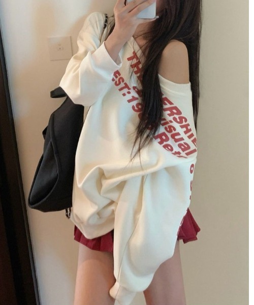 Lips(リップス)の「抜け感たっぷりワンショルデザイン!ゆるっと着れるトレンドスウェットトップス(スウェット・レディース・グレー/ホワイト・FREE)」の8枚目の写真