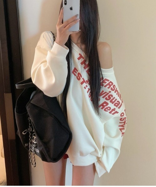 Lips(リップス)の「抜け感たっぷりワンショルデザイン!ゆるっと着れるトレンドスウェットトップス(スウェット・レディース・グレー/ホワイト・FREE)」の10枚目の写真