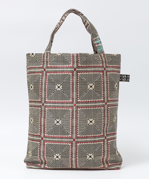 BINDU(ビンドゥー)の「BINDU: CROCHET JACQUUARD TOTE(トートバッグ・メンズ・グレー/ブラック・ONE SIZE)」の2枚目の写真