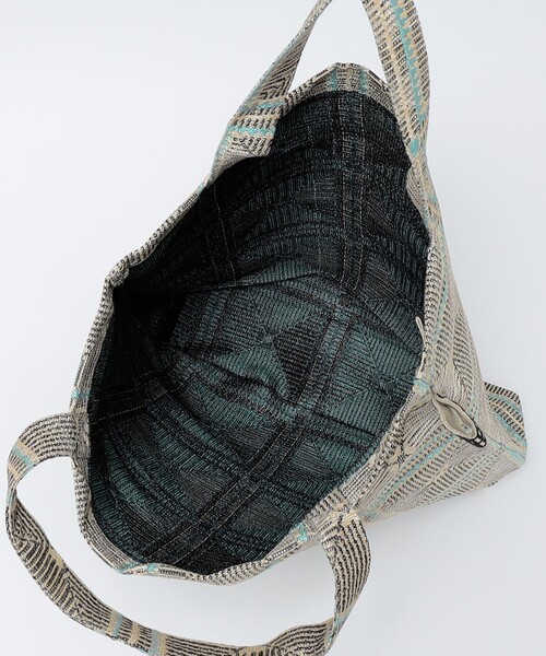 BINDU(ビンドゥー)の「BINDU: CROCHET JACQUUARD TOTE(トートバッグ・メンズ・グレー/ブラック・ONE SIZE)」の9枚目の写真