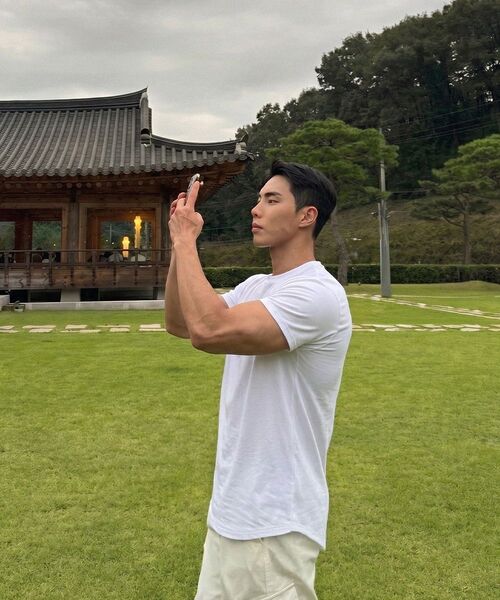 PHERMENON（フェルメノン）の「マッスルフィット 無地 半袖Tシャツ - ブラック（Tシャツ/カットソー・メンズ・ブラック・1/2/3）」の11枚目の写真