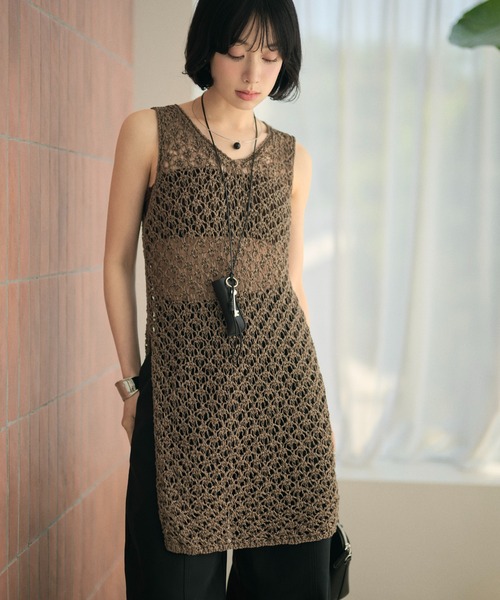 LAULEN(ローレン)の「texture deep slit sleeveless tops /テクスチャーディープスリットノースリーブトップス(その他トップス・レディース・アイボリー/ブラウン・FREE)」の2枚目の写真
