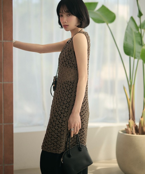 LAULEN(ローレン)の「texture deep slit sleeveless tops /テクスチャーディープスリットノースリーブトップス(その他トップス・レディース・アイボリー/ブラウン・FREE)」の3枚目の写真