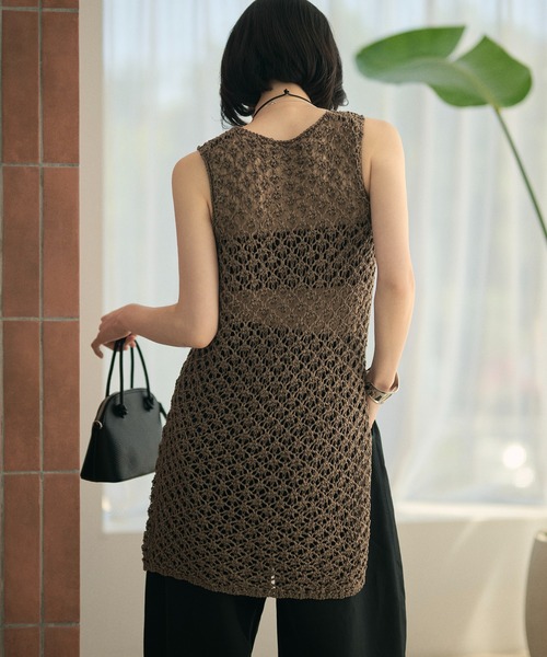 LAULEN(ローレン)の「texture deep slit sleeveless tops /テクスチャーディープスリットノースリーブトップス(その他トップス・レディース・アイボリー/ブラウン・FREE)」の4枚目の写真