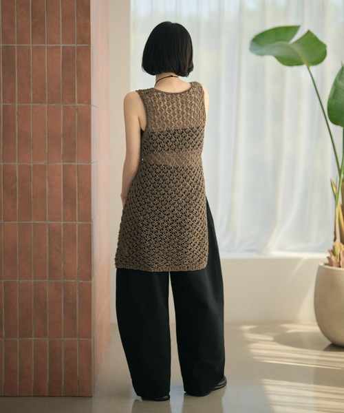 LAULEN(ローレン)の「texture deep slit sleeveless tops /テクスチャーディープスリットノースリーブトップス(その他トップス・レディース・アイボリー/ブラウン・FREE)」の9枚目の写真