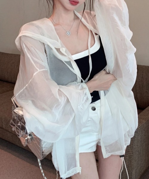 yuue' ( wear )(ユーイ)の「オーバーサイズシアーパーカー/冷房対策 UVカットフーディー(パーカー・レディース・ブラック/ホワイト・FREE)」の1枚目の写真