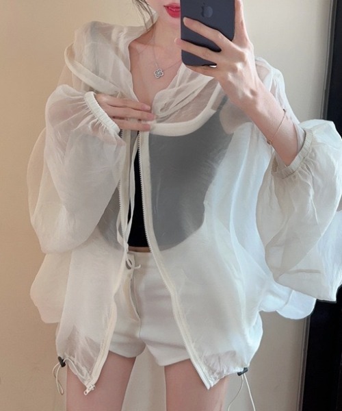 yuue' ( wear )(ユーイ)の「オーバーサイズシアーパーカー/冷房対策 UVカットフーディー(パーカー・レディース・ブラック/ホワイト・FREE)」の9枚目の写真