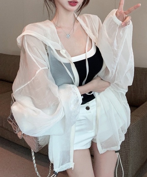 yuue' ( wear )(ユーイ)の「オーバーサイズシアーパーカー/冷房対策 UVカットフーディー(パーカー・レディース・ブラック/ホワイト・FREE)」の8枚目の写真