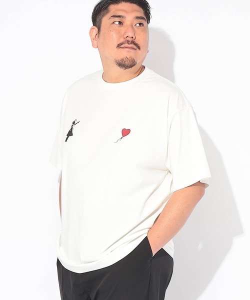 SAKAZEN(サカゼン)の「Tシャツ 半袖 メンズ 大きいサイズ ストレッチ クルーネック カットソー Girl with balloon BRANDALISED (ブランダライズド)(Tシャツ/カットソー・メンズ・ホワイト/ブラック・X1(3L~4L)/X2(4L~5L)/X3(6L~7L))」の3枚目の写真