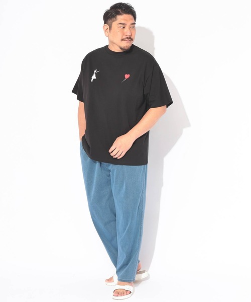 SAKAZEN(サカゼン)の「Tシャツ 半袖 メンズ 大きいサイズ ストレッチ クルーネック カットソー Girl with balloon BRANDALISED (ブランダライズド)(Tシャツ/カットソー・メンズ・ホワイト/ブラック・X1(3L~4L)/X2(4L~5L)/X3(6L~7L))」の9枚目の写真