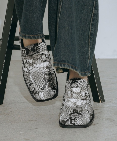 PAGEBOY(ページボーイ)の「スクエアトゥビットローファー(ローファー・レディース・パイソン/ブラック・LARGE/MEDIUM)」の20枚目の写真