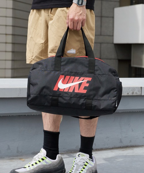 NIKE(ナイキ)の「NIKE/ナイキ SS26 ボストンプールバッグ ブランドロゴ 2WAY仕様 2026年 夏 夏服(ボストンバッグ・メンズ・ミント/ラベンダー/ブラック×ホワイト/ブラック×レッド・FREE)」の3枚目の写真