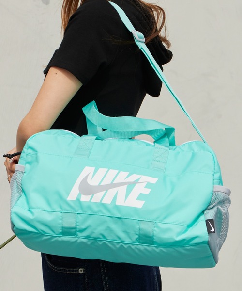 NIKE(ナイキ)の「NIKE/ナイキ SS26 ボストンプールバッグ ブランドロゴ 2WAY仕様 2026年 夏 夏服(ボストンバッグ・メンズ・ミント/ラベンダー/ブラック×ホワイト/ブラック×レッド・FREE)」の9枚目の写真
