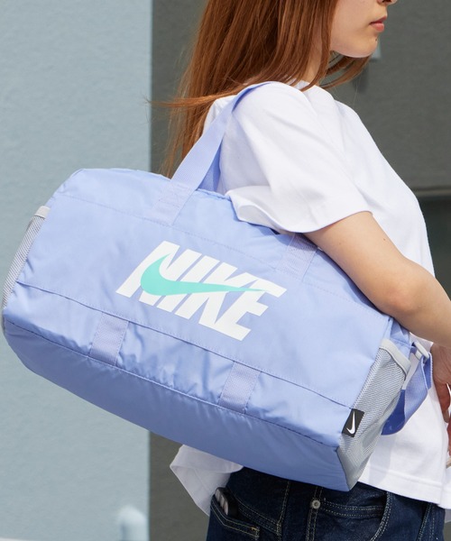 NIKE(ナイキ)の「NIKE/ナイキ SS26 ボストンプールバッグ ブランドロゴ 2WAY仕様 2026年 夏 夏服(ボストンバッグ・メンズ・ミント/ラベンダー/ブラック×ホワイト/ブラック×レッド・FREE)」の5枚目の写真