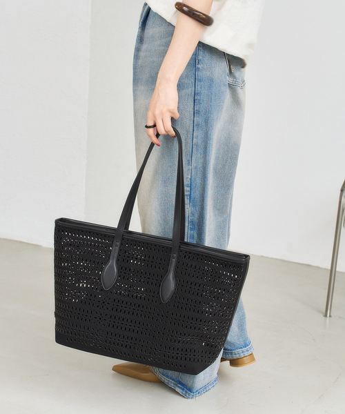 GIANNI CHIARINI(ジャンニ キアリーニ)の「《WEB限定》GIANNI CHIARINI/ ジャンニ キアリーニ cutting tote(トートバッグ・レディース・アイボリー/ブラック・FREE)」の4枚目の写真