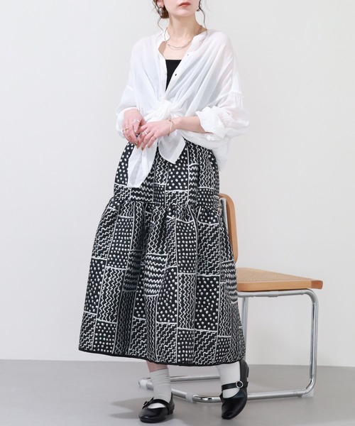 crossi（クロッシー）の「ジオメトリック パッチワーク風 ジャガード フレアロングスカート（スカート・レディース・ホワイト/ブラック・FREE）」の20枚目の写真