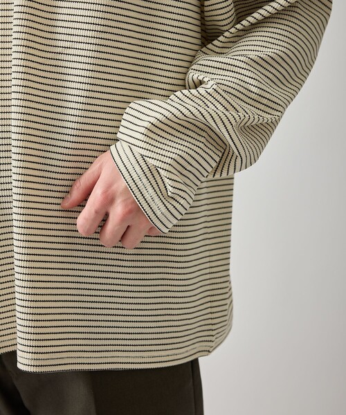 le cercle ADAM ET ROPE'(ルセルクルアダムエロペ)の「リラクシーヘンリーネックプルオーバー(Tシャツ/カットソー・メンズ・ベージュ/ブラック・L/M)」の9枚目の写真