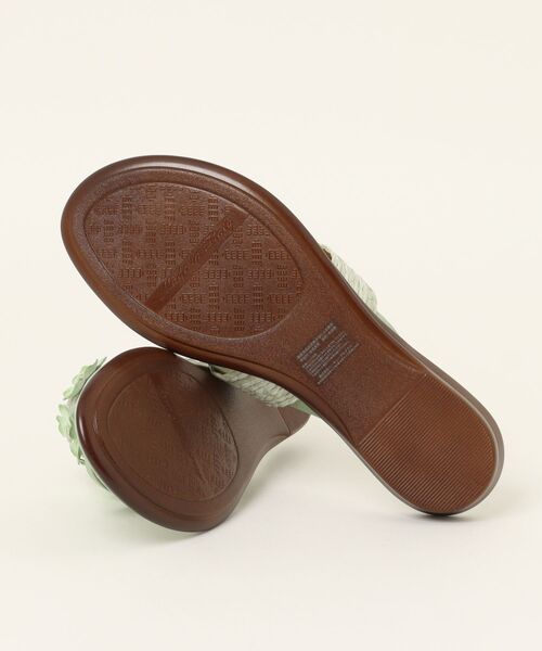inter-chaussures(インターショシュール)の「【ITALIAN SHOEMAKERS】フラワーベルトトングサンダル (92336T)(サンダル・レディース・ベージュ/グリーン・36/38/39/37/35)」の4枚目の写真