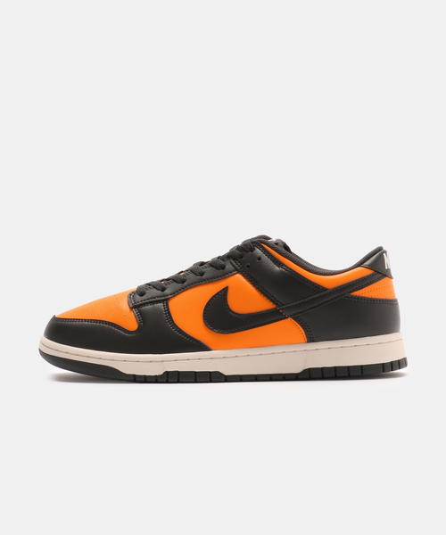NIKE(ナイキ)の「NIKE DUNK LOW RETRO BTTYS HF5441-700(スニーカー・メンズ・イエロー・26cm/26.5cm/27cm/27.5cm/28cm/28.5cm)」の1枚目の写真