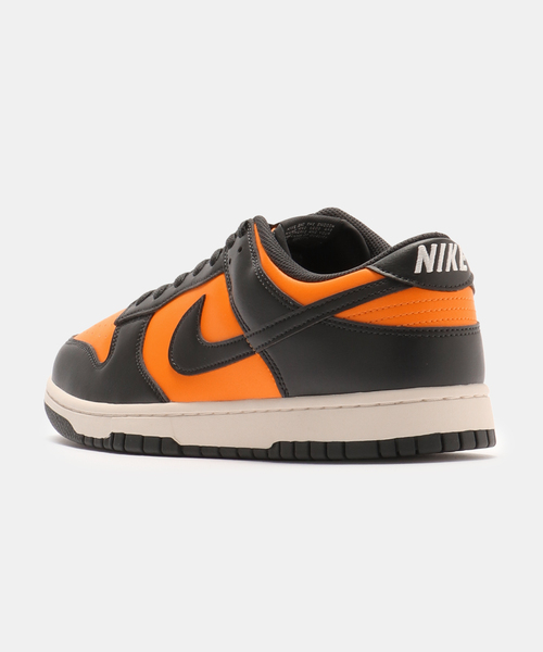 NIKE(ナイキ)の「NIKE DUNK LOW RETRO BTTYS HF5441-700(スニーカー・メンズ・イエロー・26cm/26.5cm/27cm/27.5cm/28cm/28.5cm)」の3枚目の写真