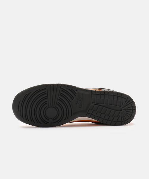 NIKE(ナイキ)の「NIKE DUNK LOW RETRO BTTYS HF5441-700(スニーカー・メンズ・イエロー・26cm/26.5cm/27cm/27.5cm/28cm/28.5cm)」の4枚目の写真