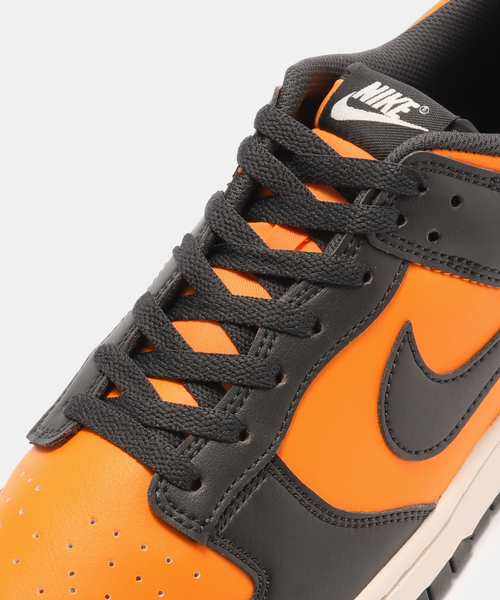 NIKE(ナイキ)の「NIKE DUNK LOW RETRO BTTYS HF5441-700(スニーカー・メンズ・イエロー・26cm/26.5cm/27cm/27.5cm/28cm/28.5cm)」の6枚目の写真