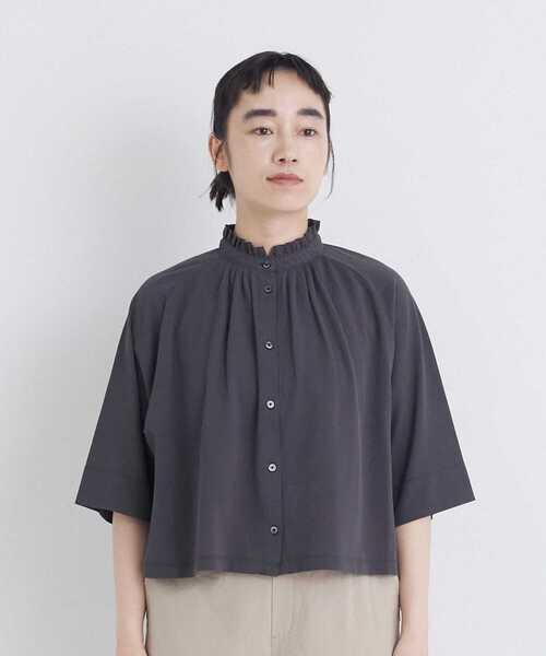 conges payes ADIEU TRISTESSE(コンジェ ペイエ アデュートリステス)の「【FAVE】ジャージーフリルカラークロップドブラウス(シャツ/ブラウス・レディース・レッド/チャコールグレー/グレイッシュベージュ・FREE)」の17枚目の写真