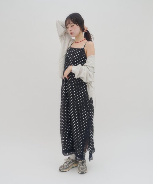 DISCOAT(ディスコート)の「【umm.】ポルカドットスリットキャミワンピース(ワンピース・レディース・ブラック/オフホワイト・FREE)」の11枚目の写真