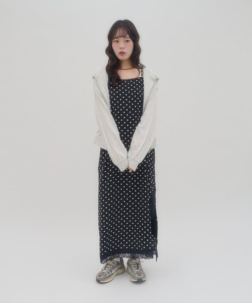 DISCOAT(ディスコート)の「【umm.】ポルカドットスリットキャミワンピース(ワンピース・レディース・ブラック/オフホワイト・FREE)」の12枚目の写真