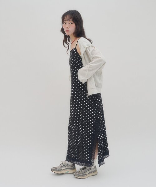 DISCOAT(ディスコート)の「【umm.】ポルカドットスリットキャミワンピース(ワンピース・レディース・ブラック/オフホワイト・FREE)」の15枚目の写真