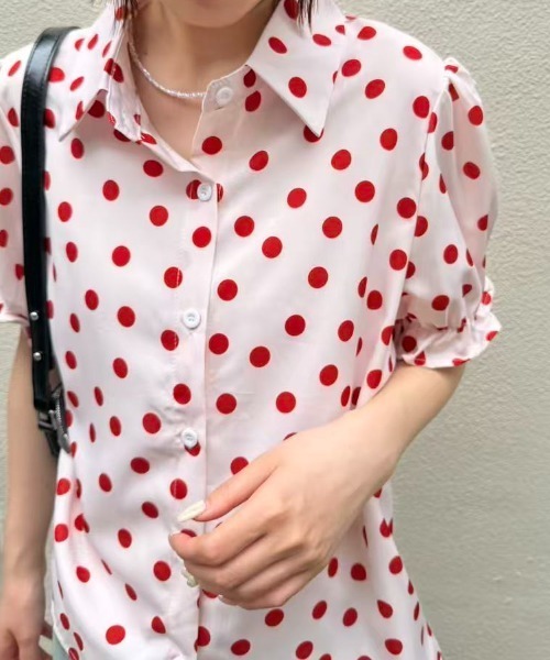 mebole(メボレ)の「Red polka dot shirt(シャツ/ブラウス・レディース・ホワイト/ピンク・FREE)」の4枚目の写真