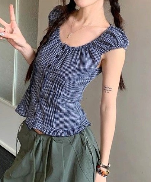 SHEENA(シーナ)の「チェック柄パフスリーブ裾フリルブラウス(シャツ/ブラウス・レディース・ネイビー・M)」の7枚目の写真
