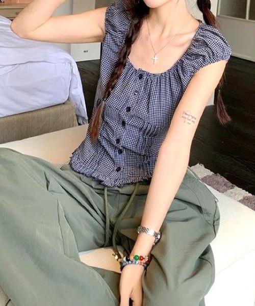 SHEENA(シーナ)の「チェック柄パフスリーブ裾フリルブラウス(シャツ/ブラウス・レディース・ネイビー・M)」の10枚目の写真