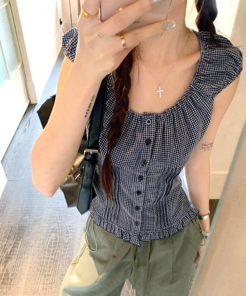 SHEENA(シーナ)の「チェック柄パフスリーブ裾フリルブラウス(シャツ/ブラウス・レディース・ネイビー・M)」の13枚目の写真